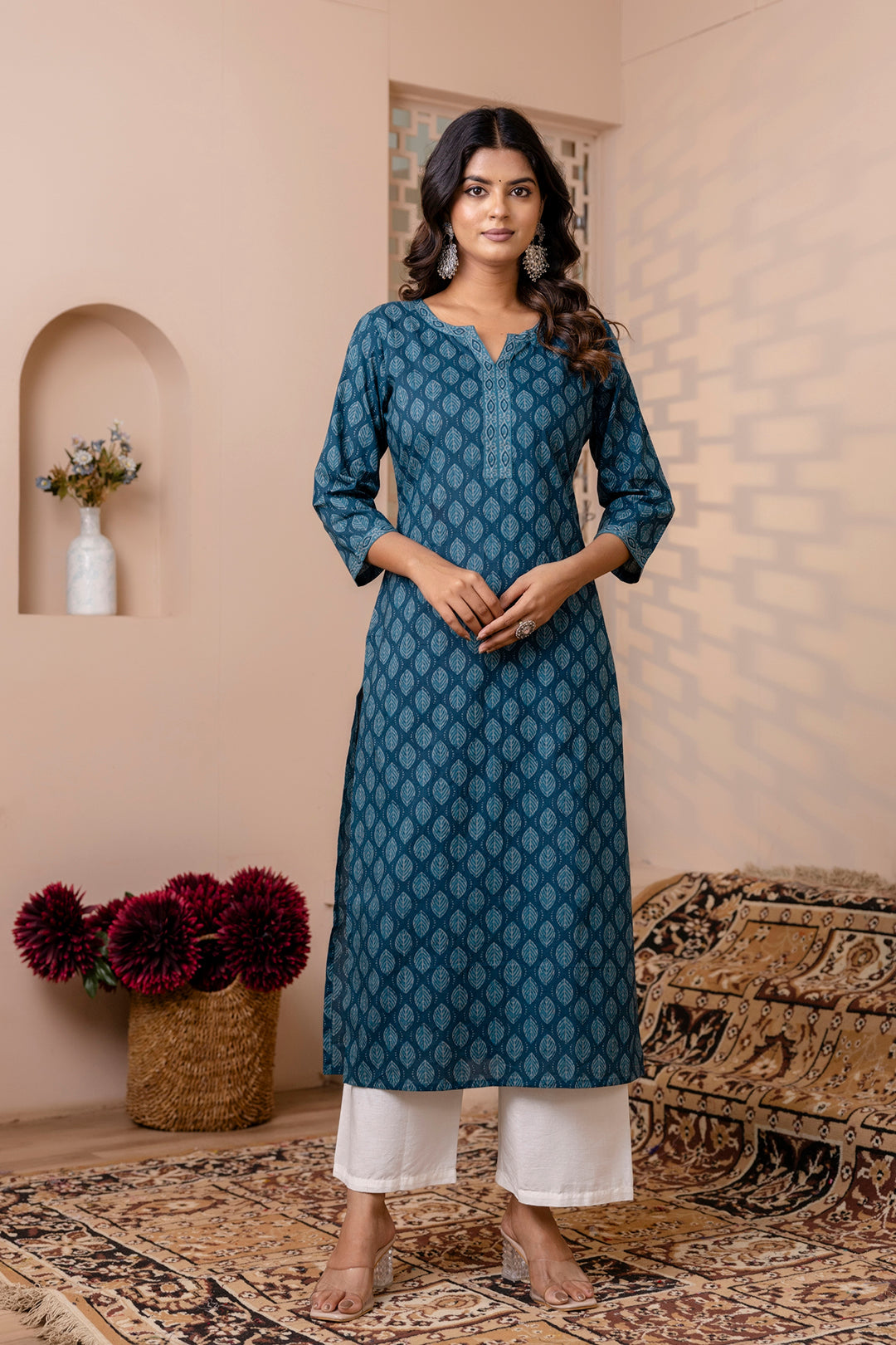 Women Teal Blue Printed Straight Kurta With V Neck & Three Quarters Sleeves