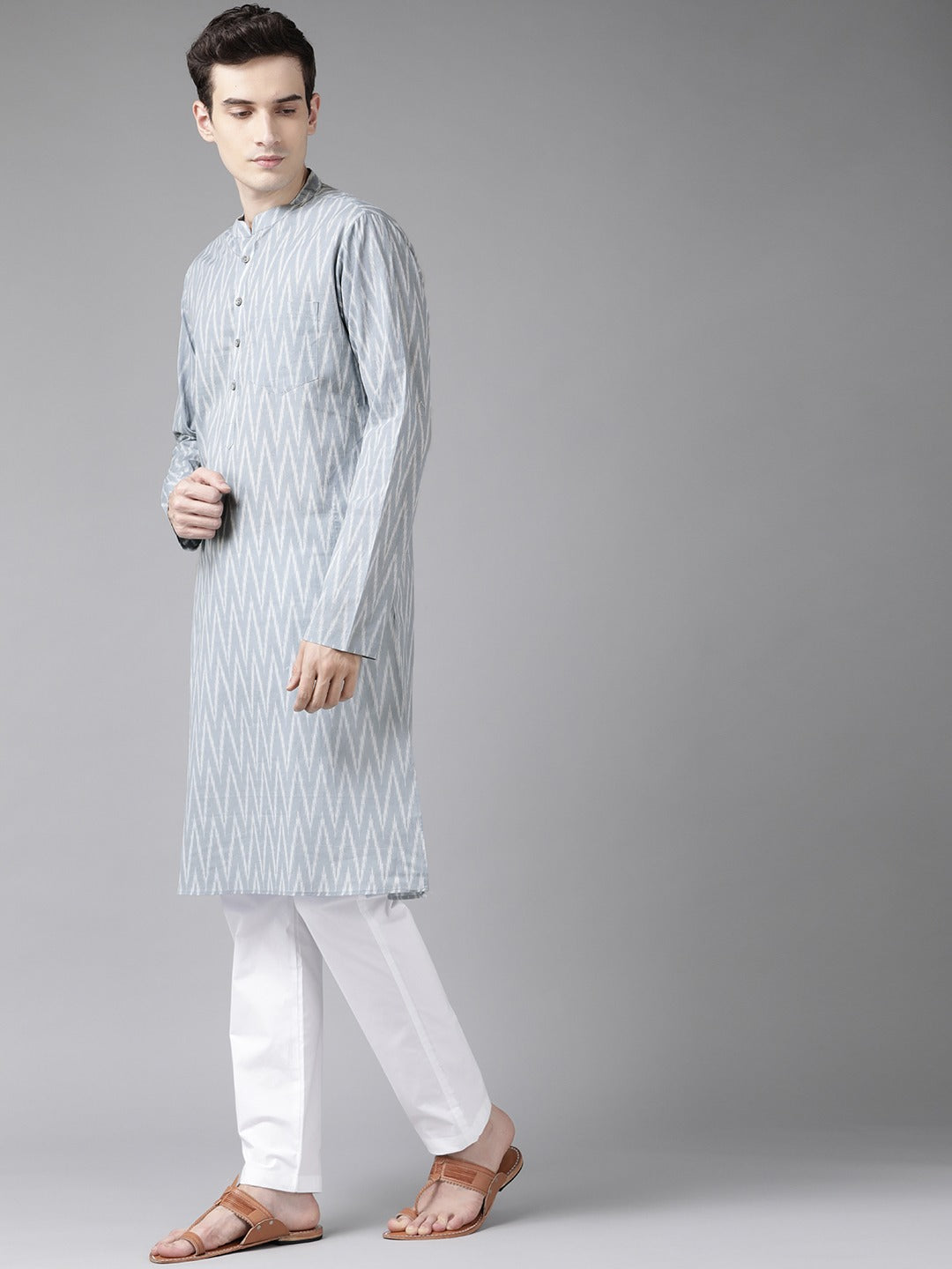 Men Grey And White  Printed Straight Kurta With Pyjama