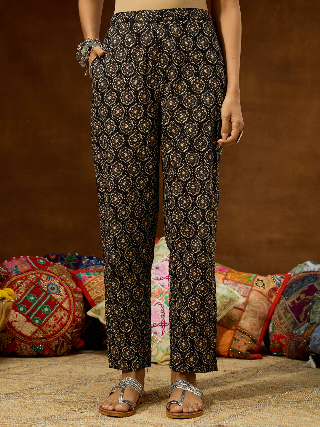 Janasya Women's Black Pure Cotton Ethnic Motifs Printed Straight Kurta Pant Set